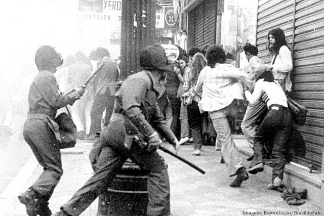 A intevensão militar de 1964 no Brasil, culminou, no dia 1.º de abril de 1964, com um golpe que encerrou o governo do presidente democraticamente eleito João Goulart, também conhecido como Jango - Foto: Google A intevensão militar de 1964 no Brasil, culminou, no dia 1.º de abril de 1964, com um golpe que encerrou o governo do presidente democraticamente eleito João Goulart, também conhecido como Jango - Foto: Google